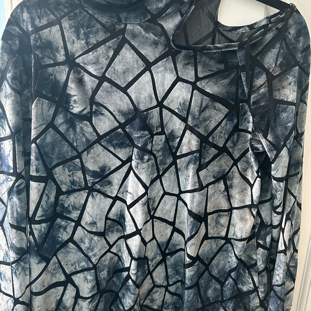 Deborah Veireck Holiday Cutout shoulder  Top 2025 NWT